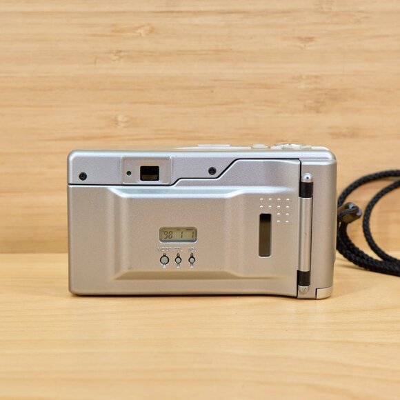 Minolta Zoom 80 Point and Shoot 35mm Film Camera - Picture 6 of 8